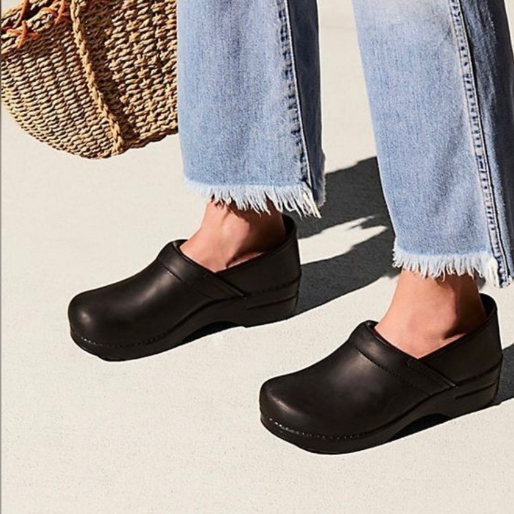 Dansko Clogs Oiled Leather Sz 39 Narrow